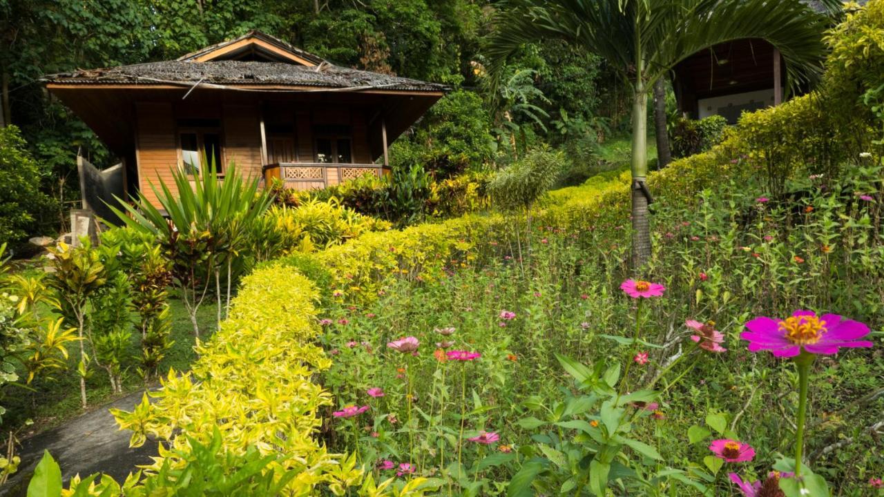 K2 Lembeh Dive Resort Bitung Esterno foto